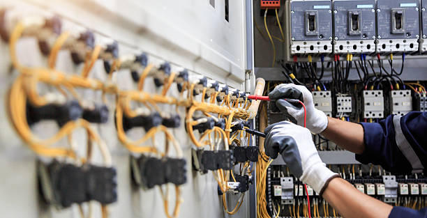 Professional Electrician technician working in Rhode Island, RI